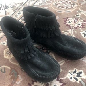 Minnetonka Child’s Black Suede boots